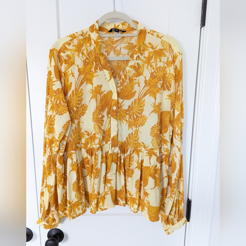 Banana Republic gold and cream button down top